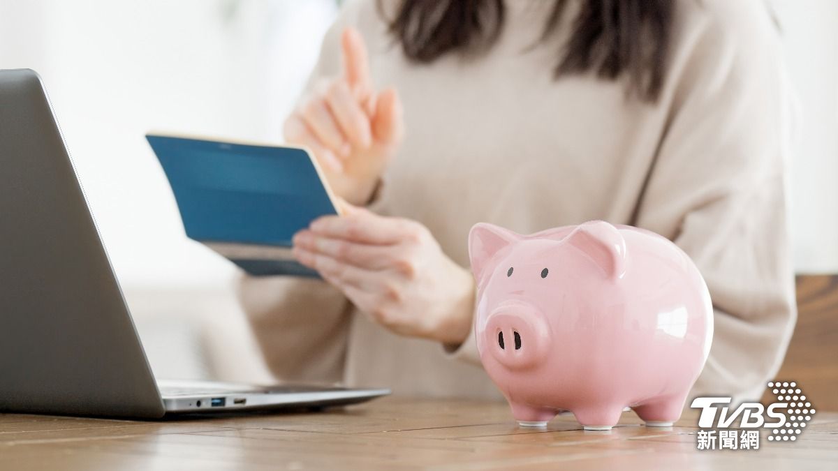 女生美甲保養爽出國…他嘆「要求存錢過分嗎」網點1現實:自己選的