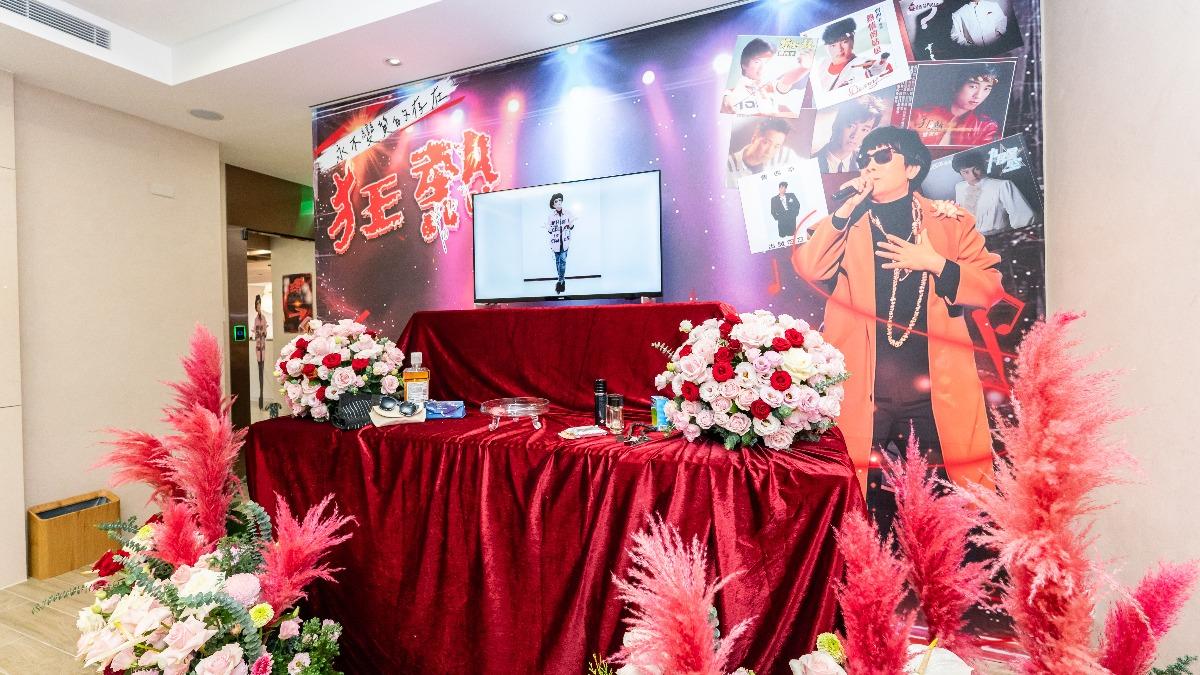 曹西平靈堂「內部曝光」選大量紅 原因藏洋蔥:留下生命力