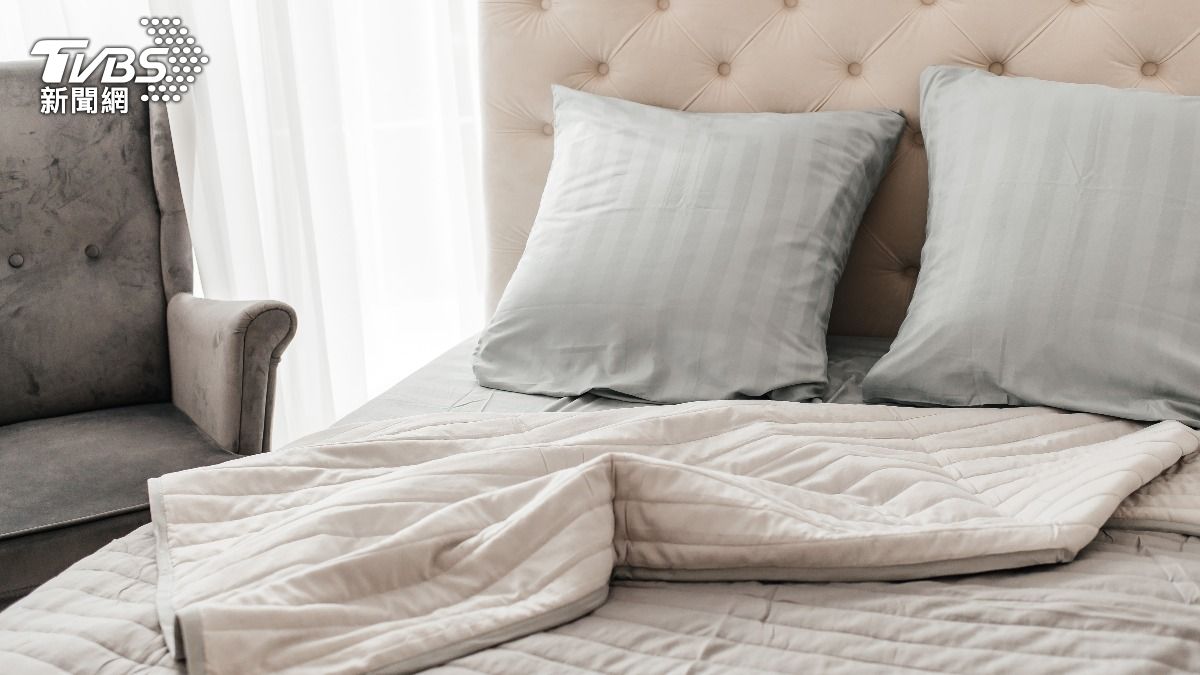 先蓋毛毯還棉被?日媒揭「三明治蓋被法」 被窩鎖熱升溫10.2度