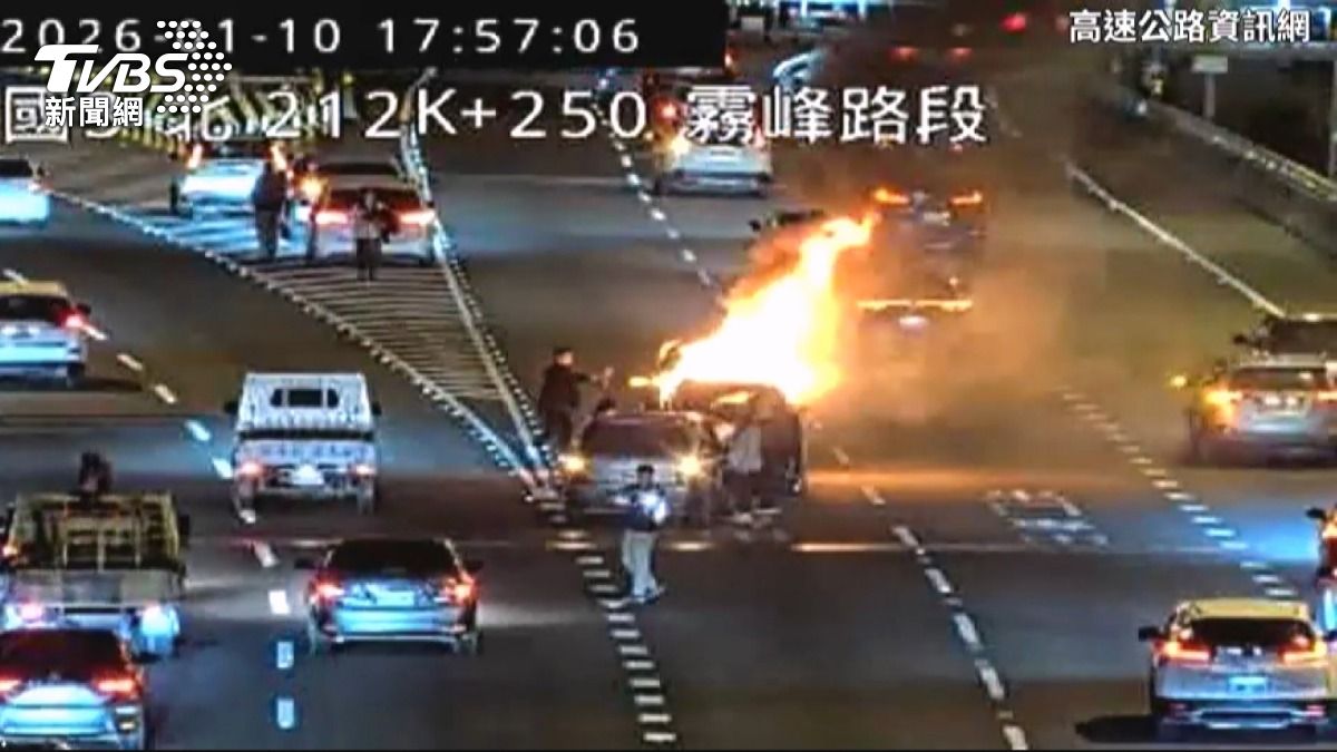 國道3號5車追撞「火球竄天際」!2車燒成廢鐵 2人送醫