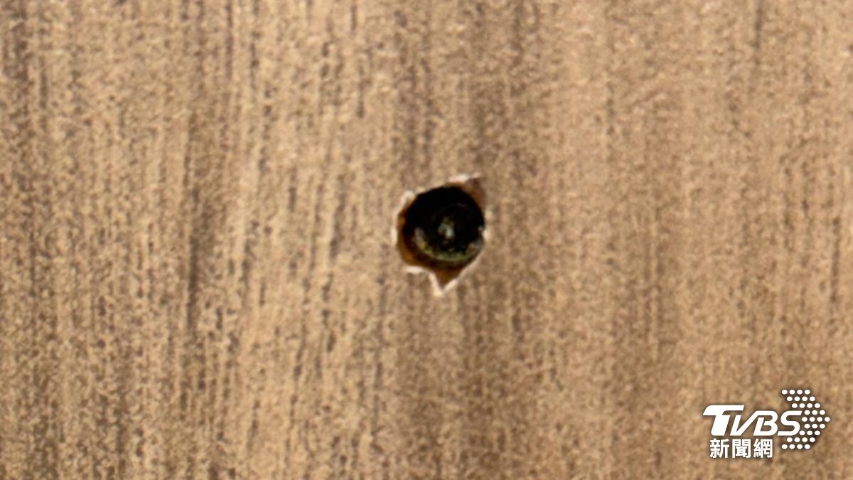 廁所驚見「小黑洞」 女疑有針孔 健身房:是螺絲