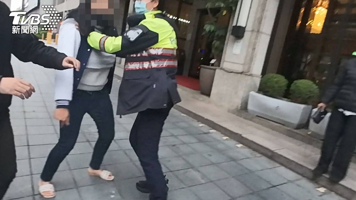 圖／女子與男友爭吵完後被壓制。（TVBS 提供）