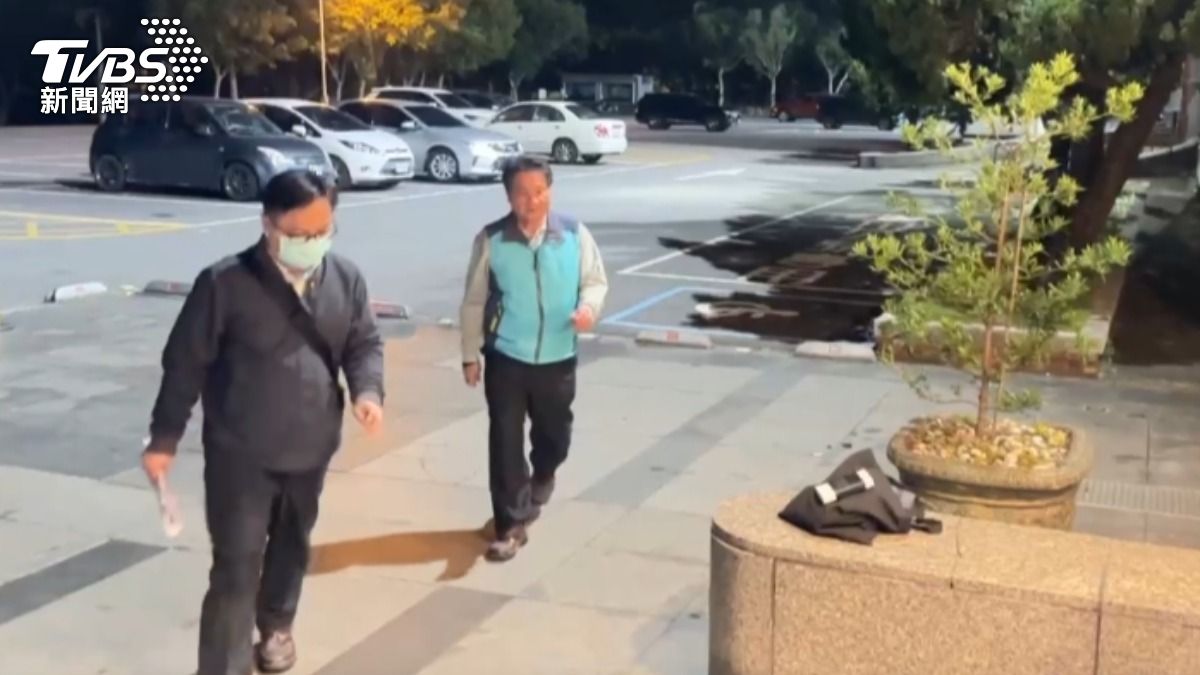 花蓮光復鄉鄉長秘書張源寶處分20萬元交保。(圖/TVBS) 圖/花蓮光復鄉鄉長秘書張源寶處分20萬元交保。(TVBS 提供)