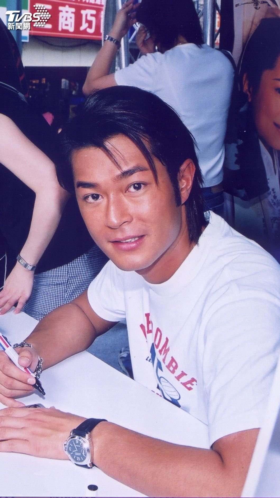專題／《尋秦記》古天樂25年前「超帥嫩樣」曝光！ 西門町萬人空巷爭睹黑面男神│TVBS新聞網