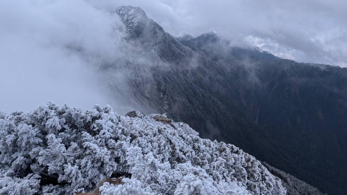 天氣/凍番薯!北桃竹10度低溫、玉山結冰 下週二再迎冷空氣