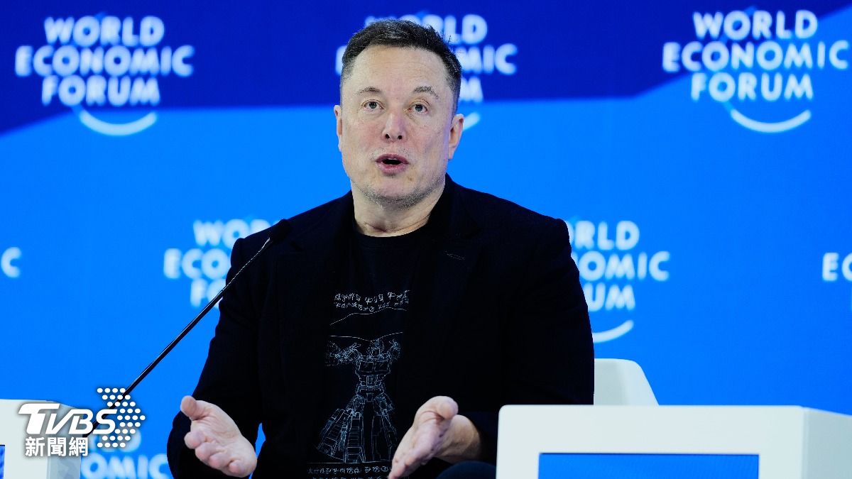 馬斯克首現達沃斯論壇!預告人型機器人明年開賣 笑稱想死在火星