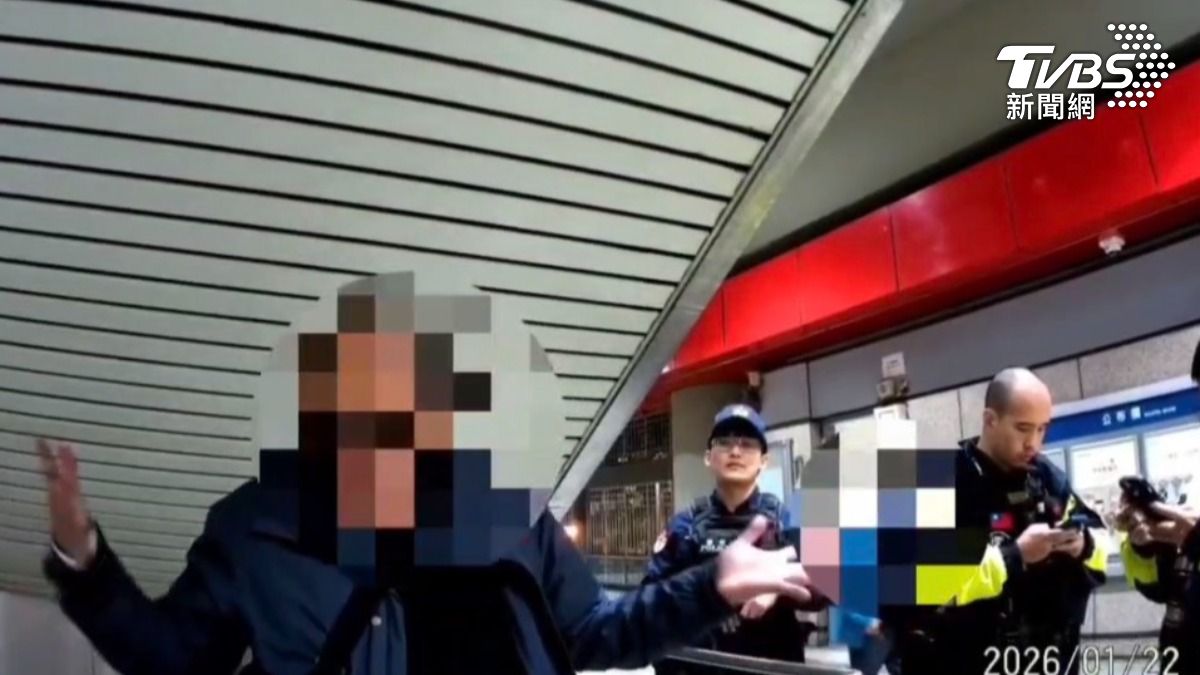 捷運當計程車?芝山站醉男「手伸閘門」害列車急停 北捷秒罰1萬