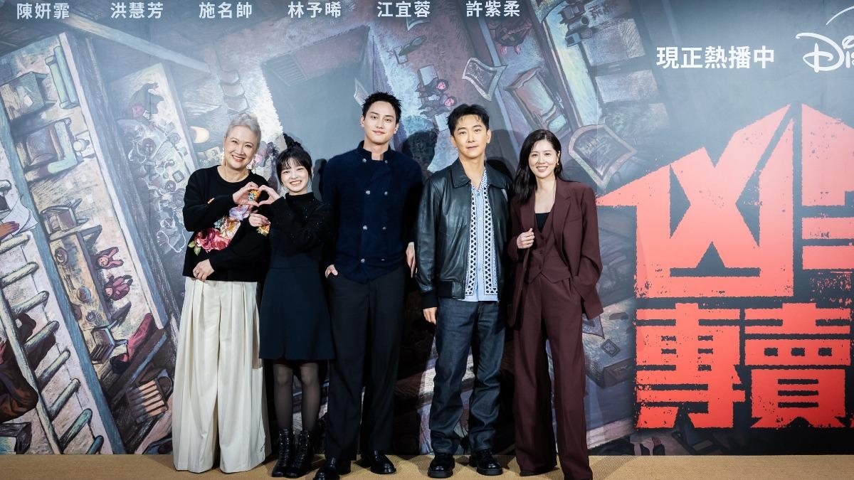 三度和林予晞演夫妻 施名帥拍「激烈動作戲」竟喊:心裡有受傷