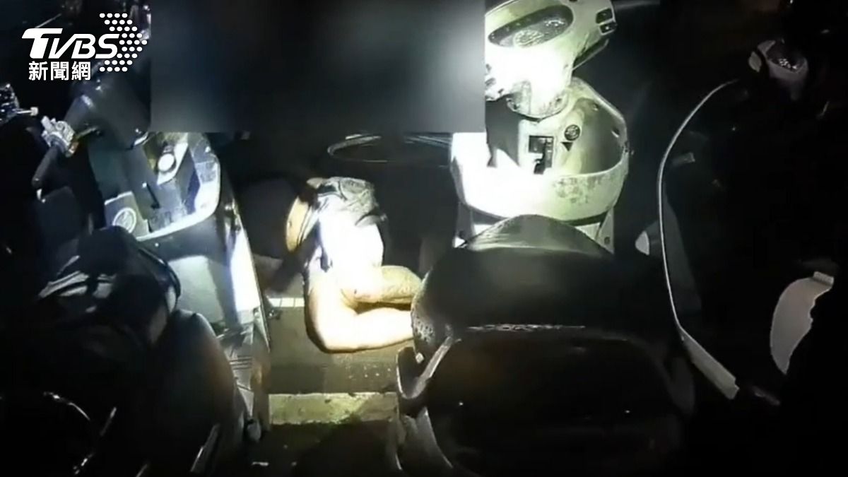 上兵休假酒吧惹事!廁所爆衝突 友持安全帽「狂K通緝犯」釀傷