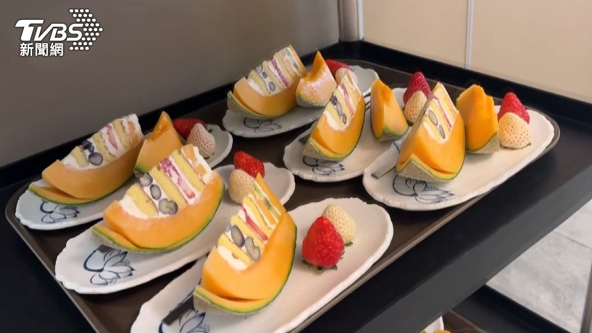 洋香瓜藏驚喜!剖開竟是「水果蛋糕」層層堆疊超療癒