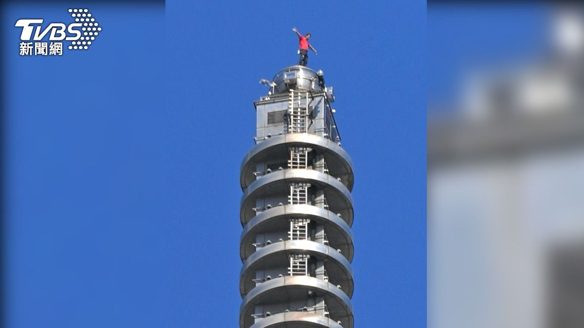 徒手攀101成功!霍諾德摸101避雷針 抱妻自評「我以為我很慢」