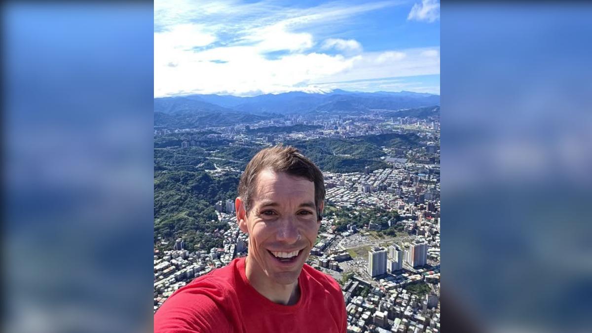 台北101往下看長這樣!霍諾德「主觀視角」塔尖自拍照曝 萬人讚