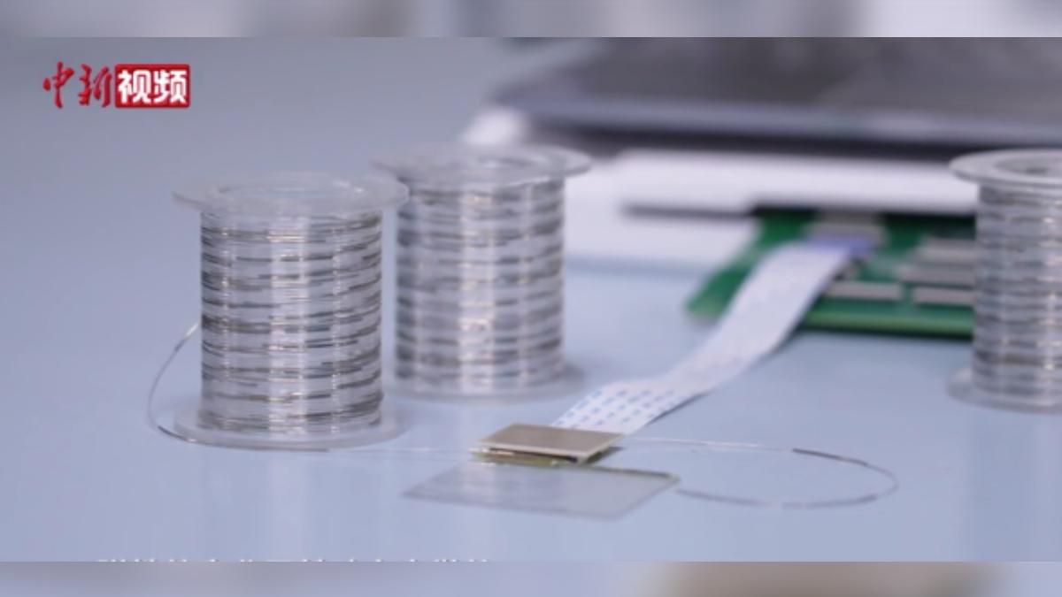 全球首創!硬晶片變「柔軟纖維」 彎折10萬次也不壞