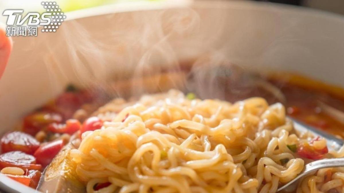 泡麵之神點名!2025台灣十大速食麵出爐 維力炸醬麵獲佳作