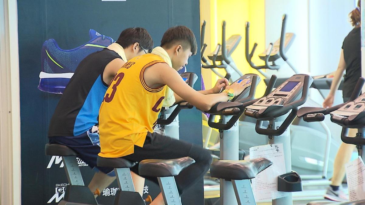 肌肉量高=更年輕的腦?研究揭「肌肉與大腦」驚人關聯