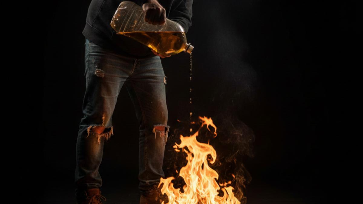 基隆恐怖情人!他不滿妻外遇 持棍毆、潑汽油毀容遭重判