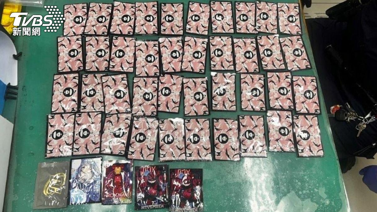 北市毒駕男車牌註銷被攔查 搜出大量仿潮牌「AAPE」包裝毒品