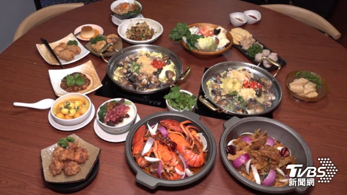 日式迴轉壽司竟然賣起小火鍋! PK港式澎派50顆蛤蜊「卜卜蜆鍋」