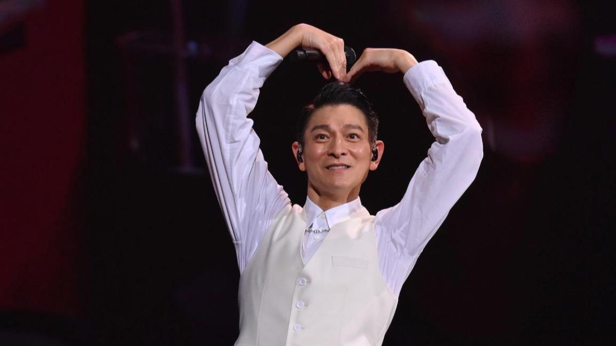 躲車底蓋毯子!向太揭劉德華「隱婚20年」心酸內幕 粉絲持棍圍堵如土匪