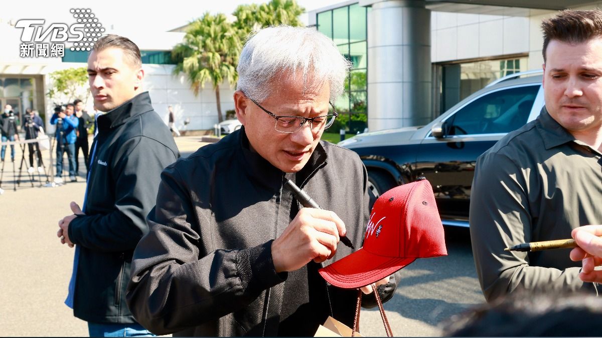 黃仁勳奔波1個月嫌邋遢!先約張忠謀再剪髮 喊話水果攤:我來了