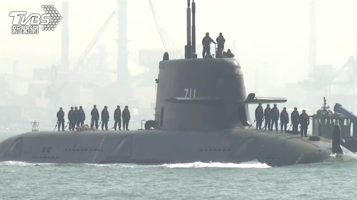 First Taiwan-built submarine begins shallow diving tests