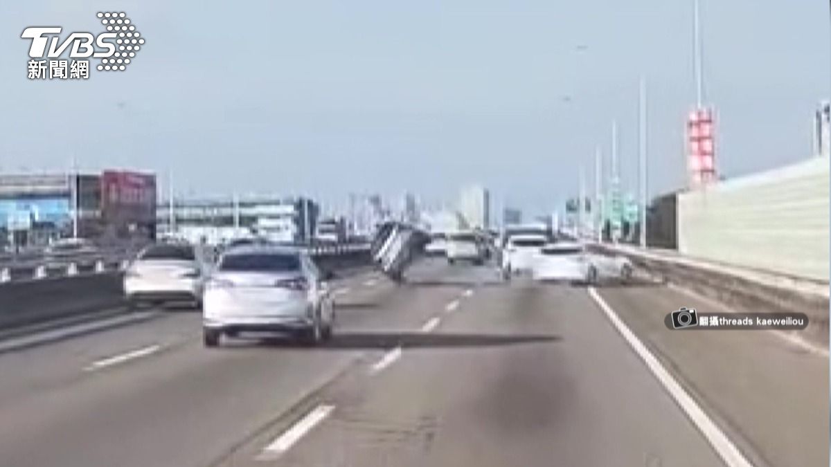 駕駛疑恍神釀禍!台74線連環撞「車流回堵」畫面曝