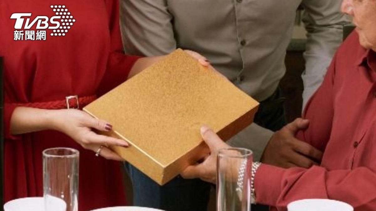 拜年送禮不出錯!網友熱議9款年節禮盒 「這款」老少咸宜