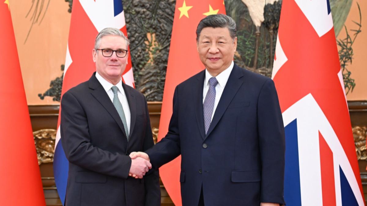 英首相送習近平「這禮物」藏玄機 遊故宮遇格格裝遊客