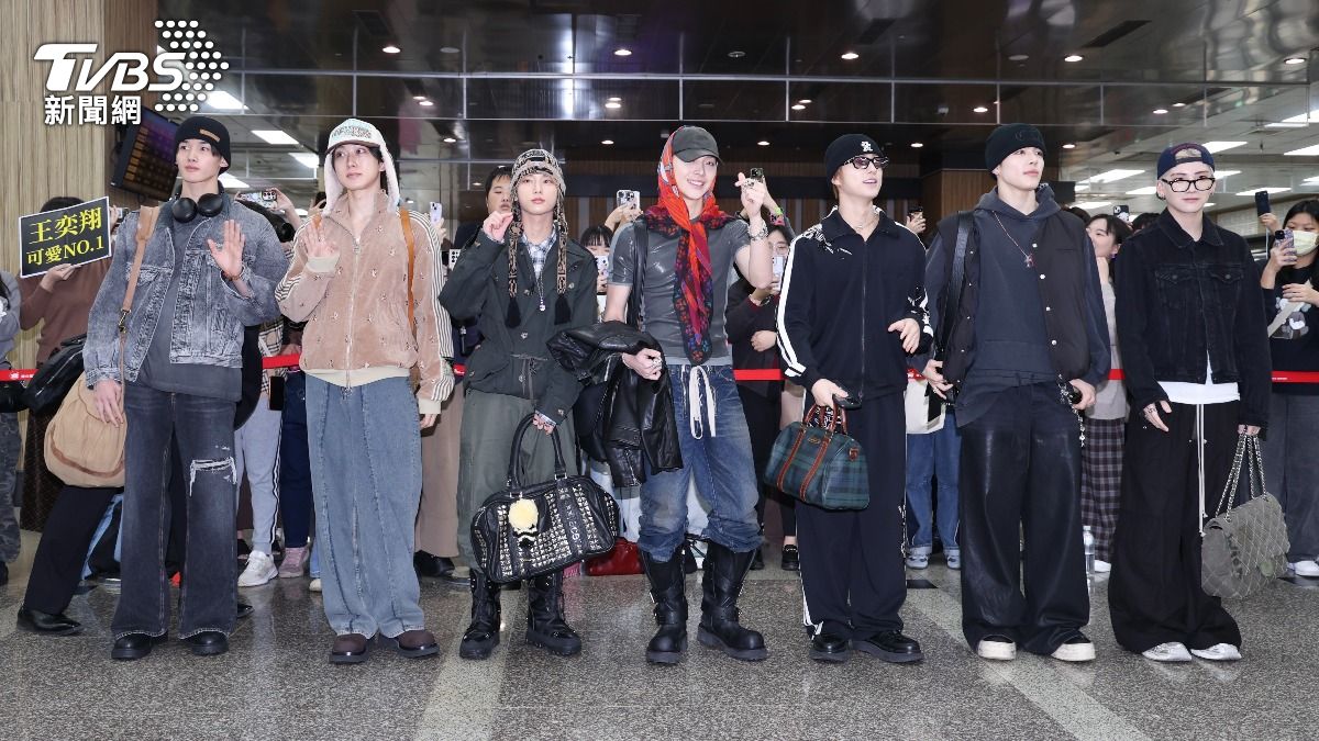 松機直擊/&TEAM抵台「奕翔看這」讓他噴笑 獨自穿短袖很懂天氣