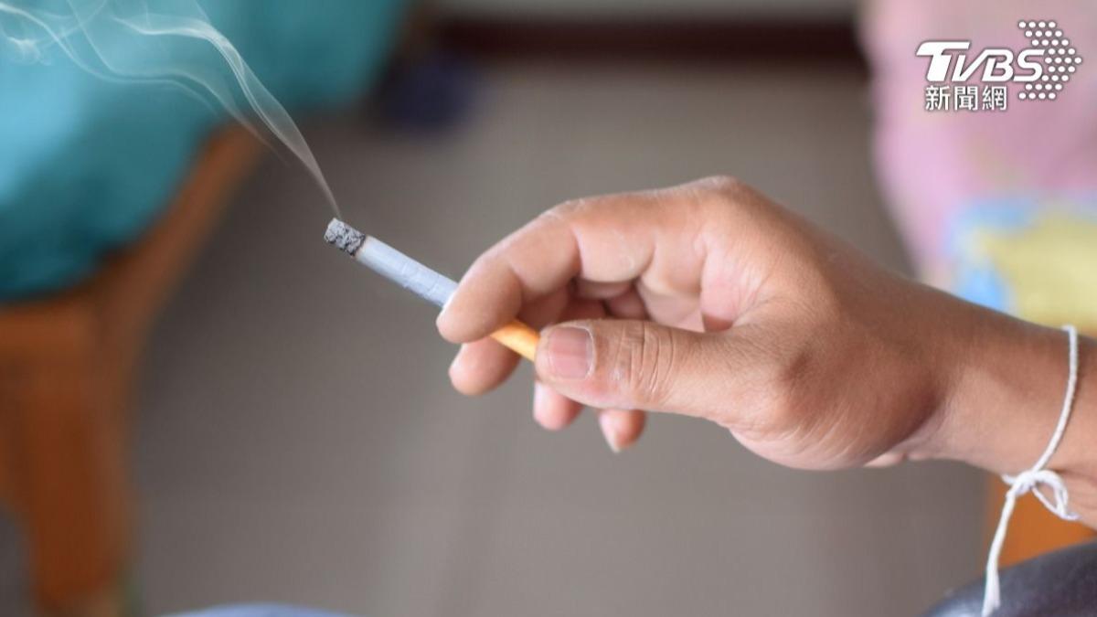 長年吸父親二手菸!陸13歲女童竟胃癌晚期 醫嘆:腹腔長滿腫瘤