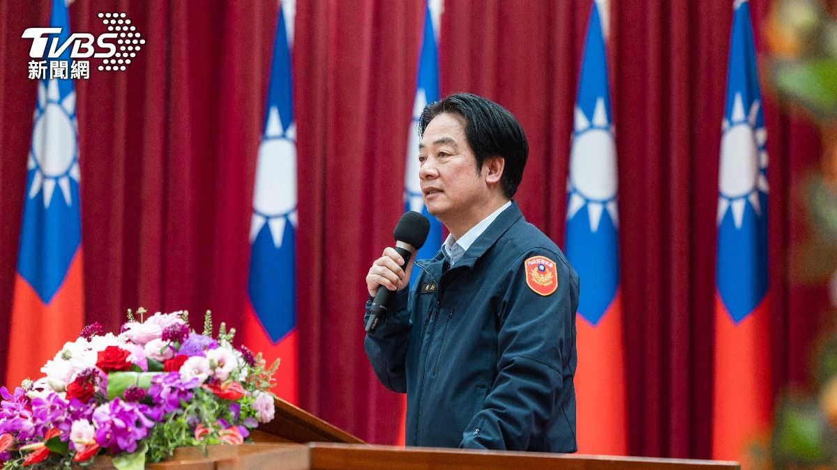 賴清德勗勉花防部官兵 驚見「鏟子超人」臂章超吸睛