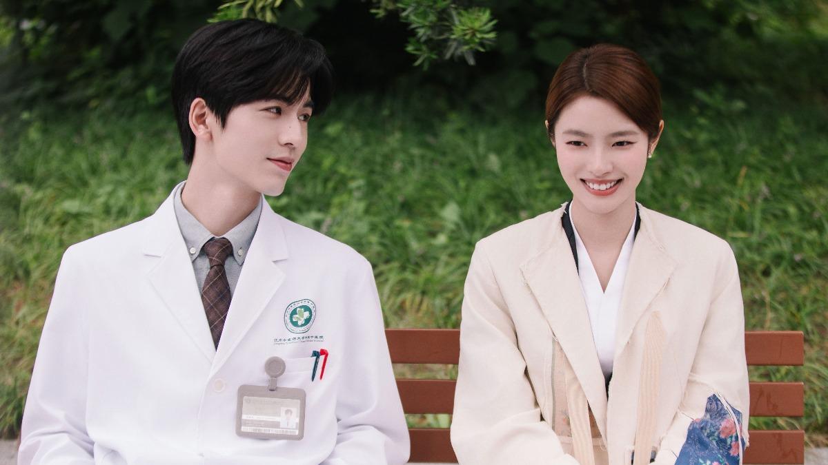 TVBS《愛你》今開播!張凌赫脫古裝改穿白袍 成「中醫天菜」