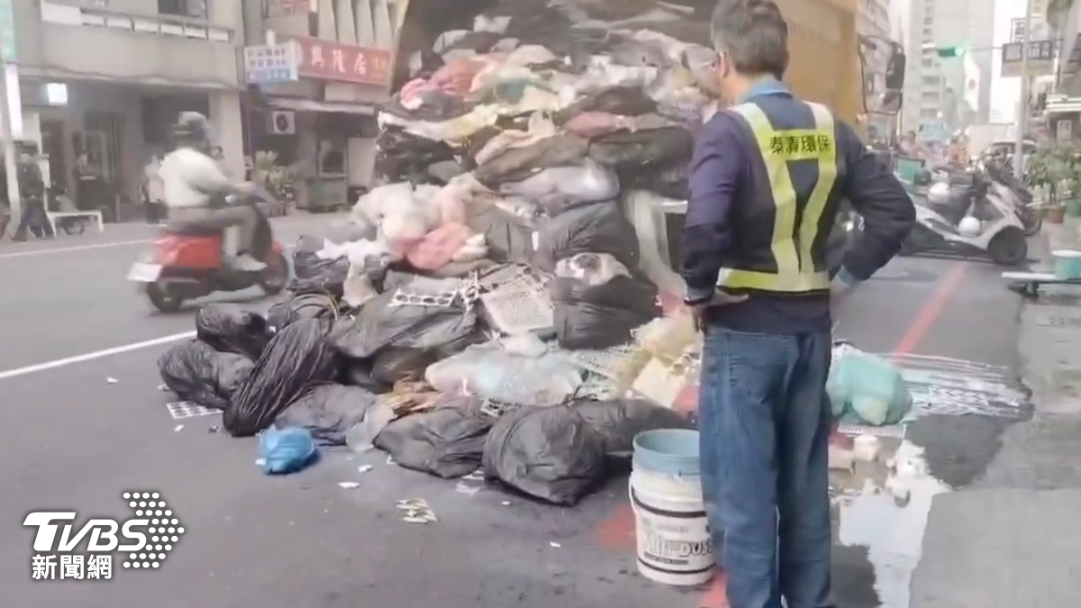 大掃除開始!高雄垃圾車一晚2悶燒 「5大危險物」亂丟罰6千