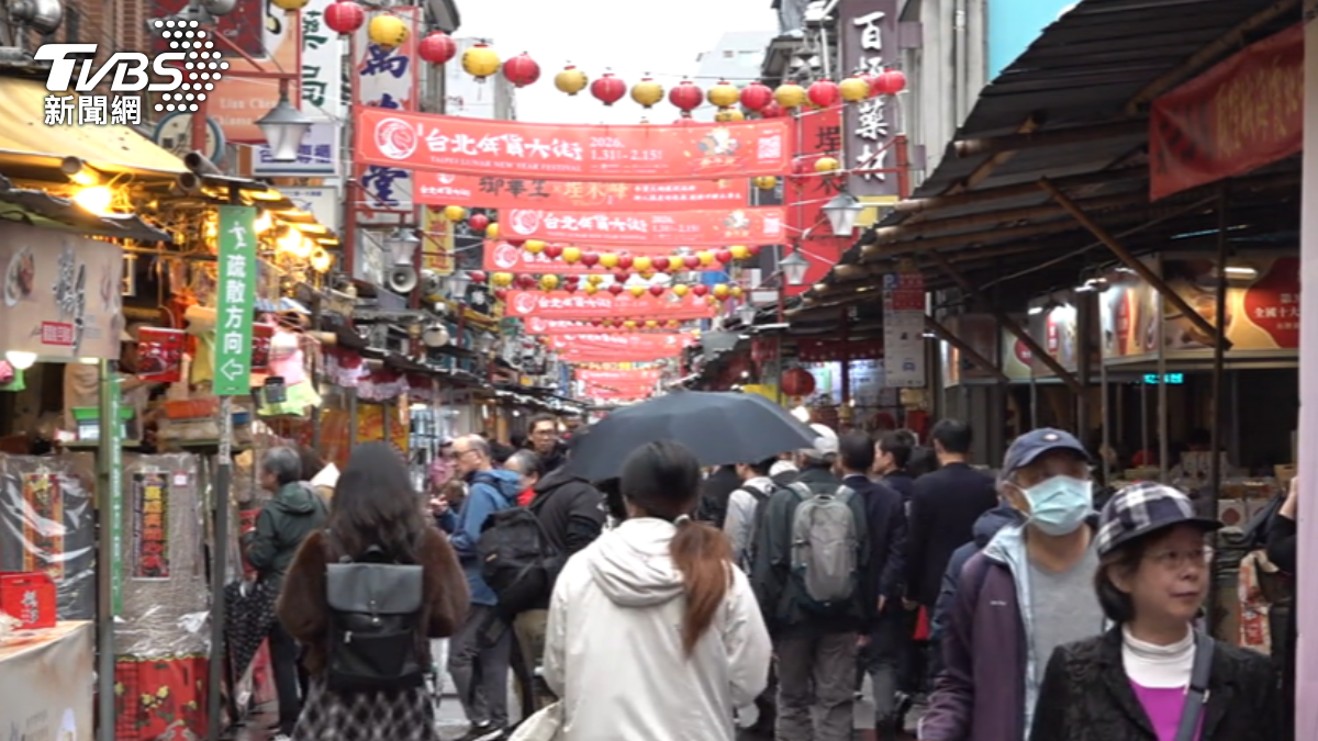 迪化街年貨大街開跑!糖果餅乾漲2成 飛魚片、肉乾漲1成