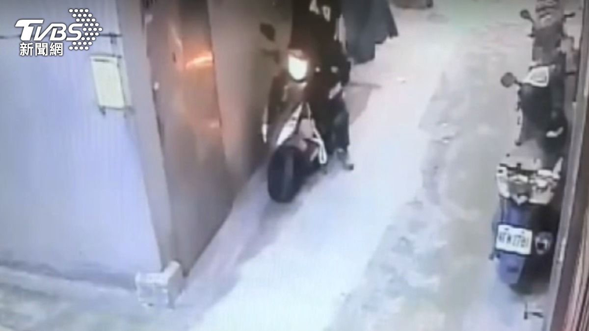 快訊/抓到了!桃園男「假扮警」搶銀樓、榔頭打闆娘 土城落網