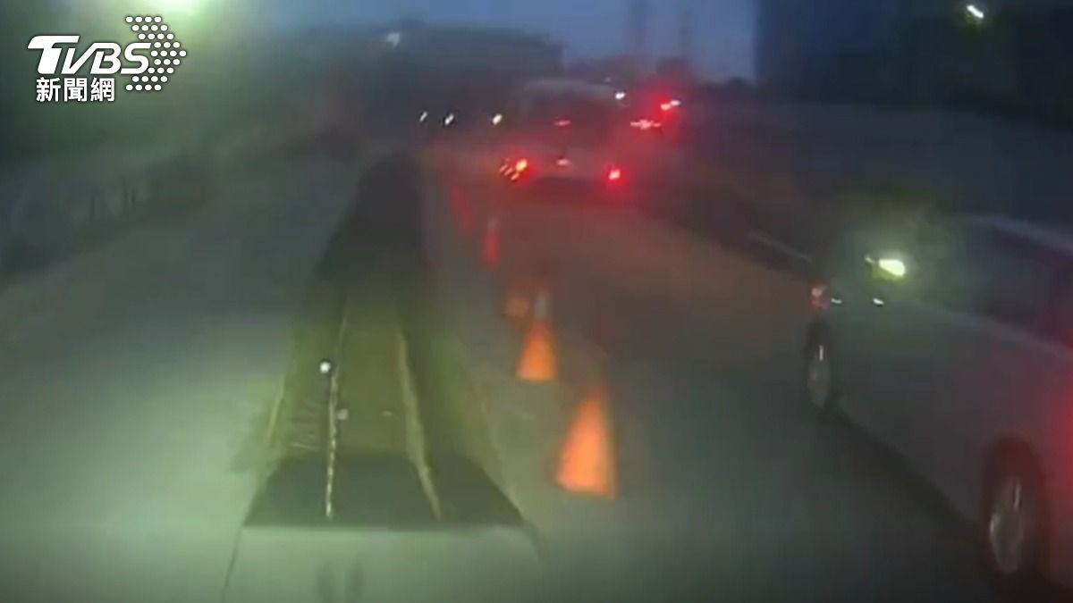 獨/鋼筋渠溝陷阱!控施工防護措施不足 外送員「墜坑」撕裂傷見骨