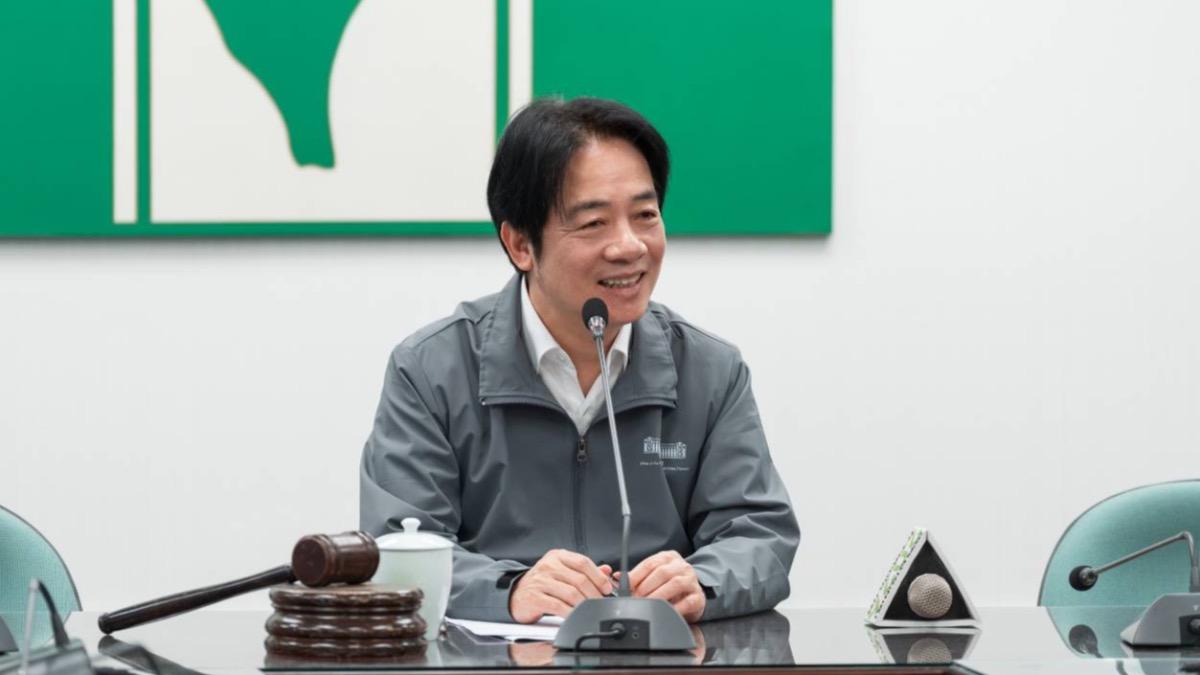 穿海灘褲能得年輕粉絲?賴清德被拱「治裝」秒回一句 全場笑翻