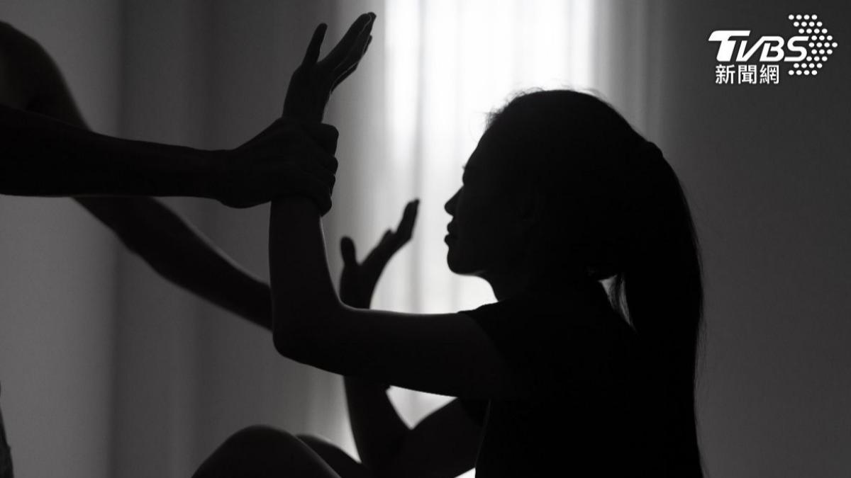 變態水泥工闖少女閨房「露鳥」陪睡 又持槍猥褻女移工下場曝