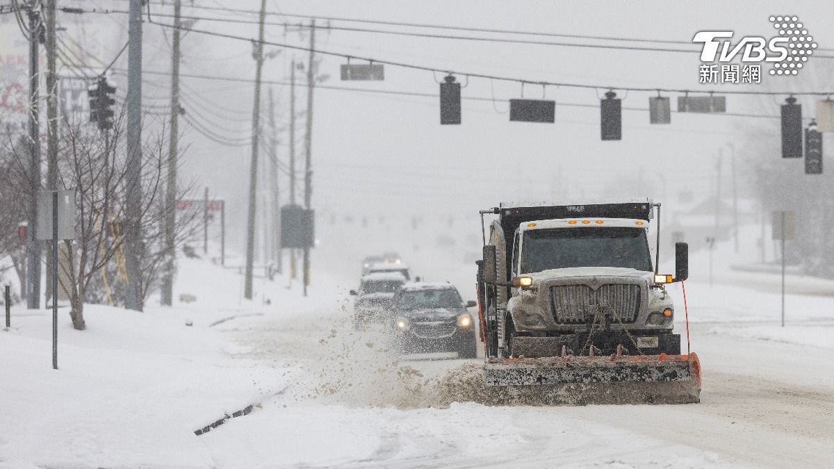 美東岸遭「炸彈氣旋」襲擊 南部降罕見暴雪、逾百人死亡