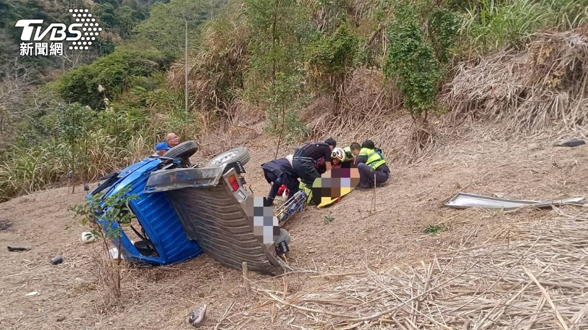 快訊/台中翻車意外!66歲翁墜坡口鼻出血 意識不清搶命中