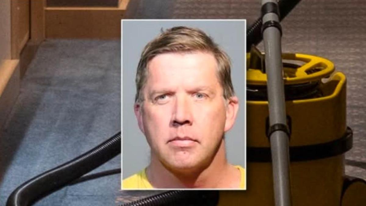 度假村變限制級現場 佛州男半裸「與吸塵器嘿咻」遭警上門逮捕