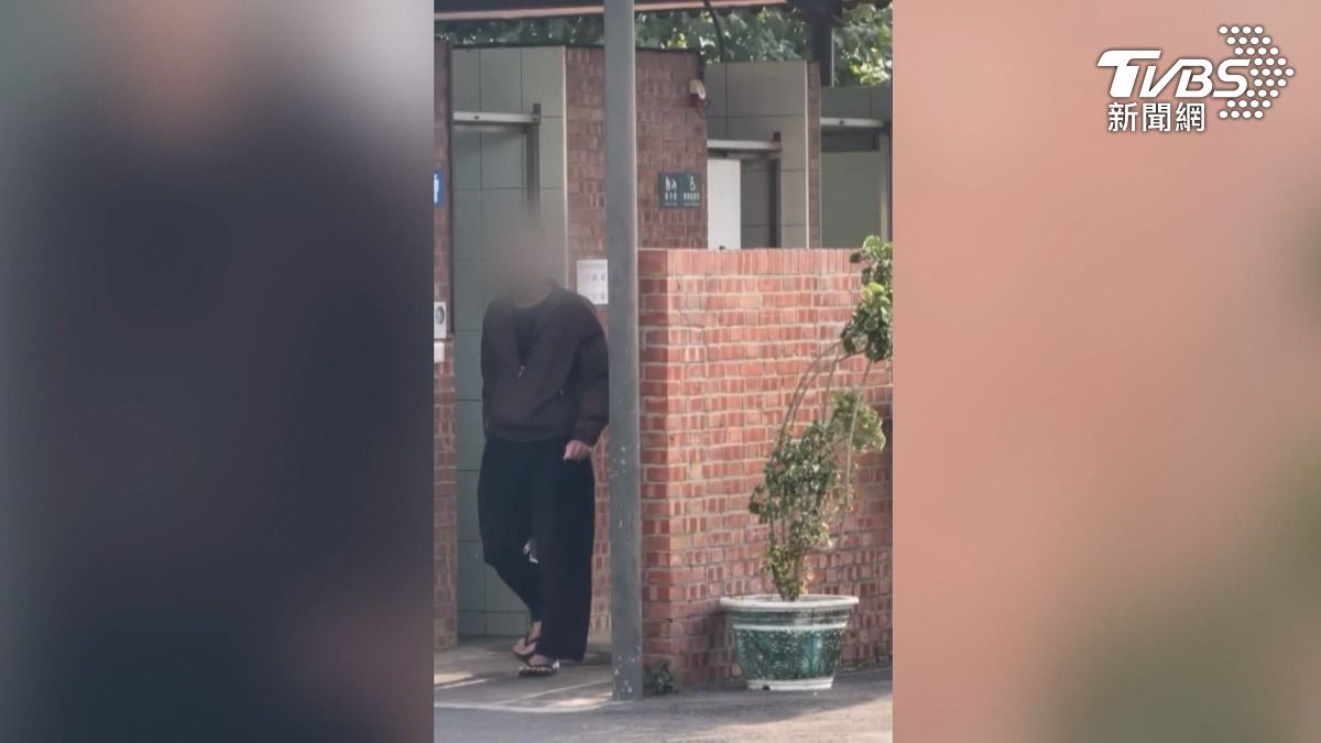 有片／詭異男盯女客如廁  離開後「2分鐘內闖女廁」