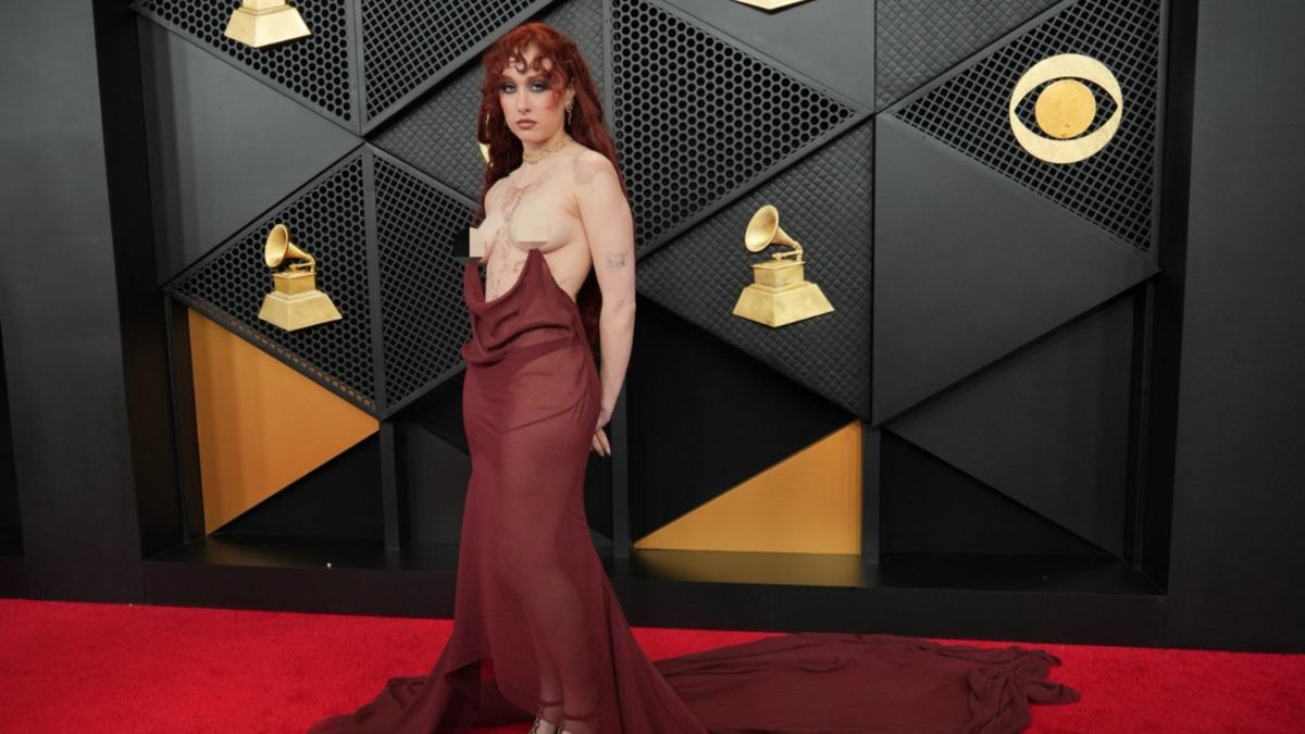 葛萊美紅毯/裸上身進場!女星「乳環掛禮服」超前衛 火辣尺度曝光