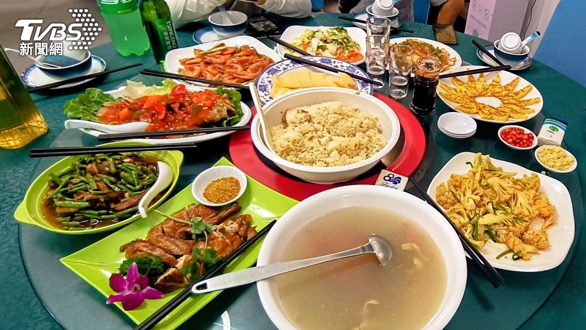 尾牙熱量炸彈?營養師授十招輕盈吃法 餐前一舉0負擔大嗑美食