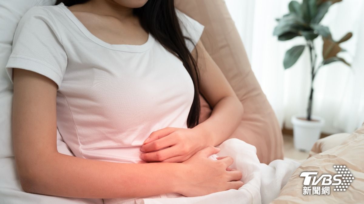 45歲女餓卻吃不下！醫點「胃食道逆流」元兇　3招擺脫反覆發作