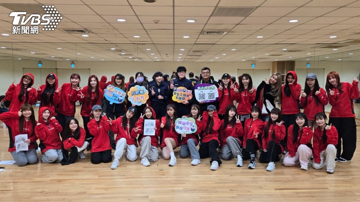 守護小龍女安全！味全龍啦啦隊全出席　新北警傳授「防騷密技」