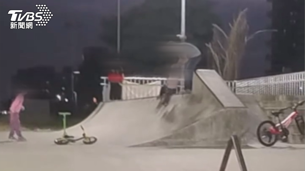 滑板場變遊樂場？父抱童衝碗池「當場摔斷腿」救護車急送醫
