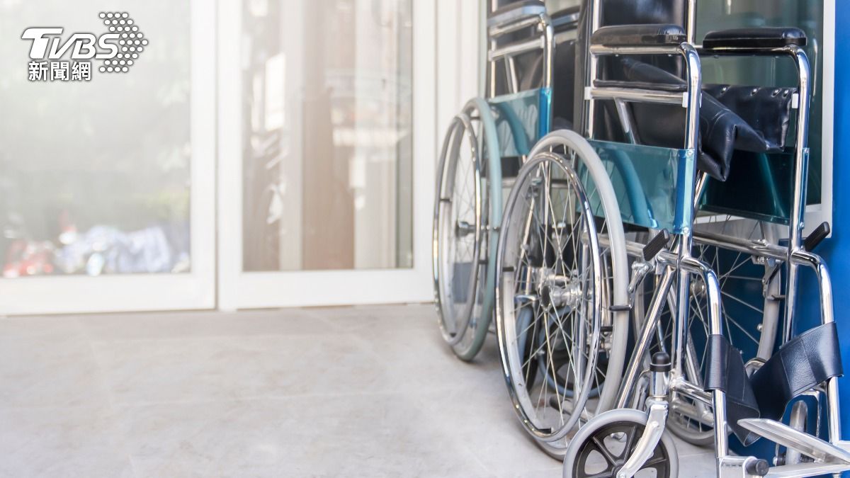 醫療代步器「當車開」!他行駛路中害摔骨折 法院判刑下場慘