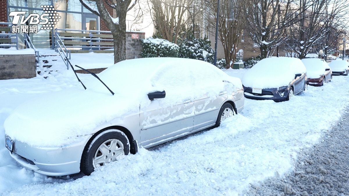 青森暴雪積183cm創40年紀錄!自衛隊緊急除雪 2周30人喪命