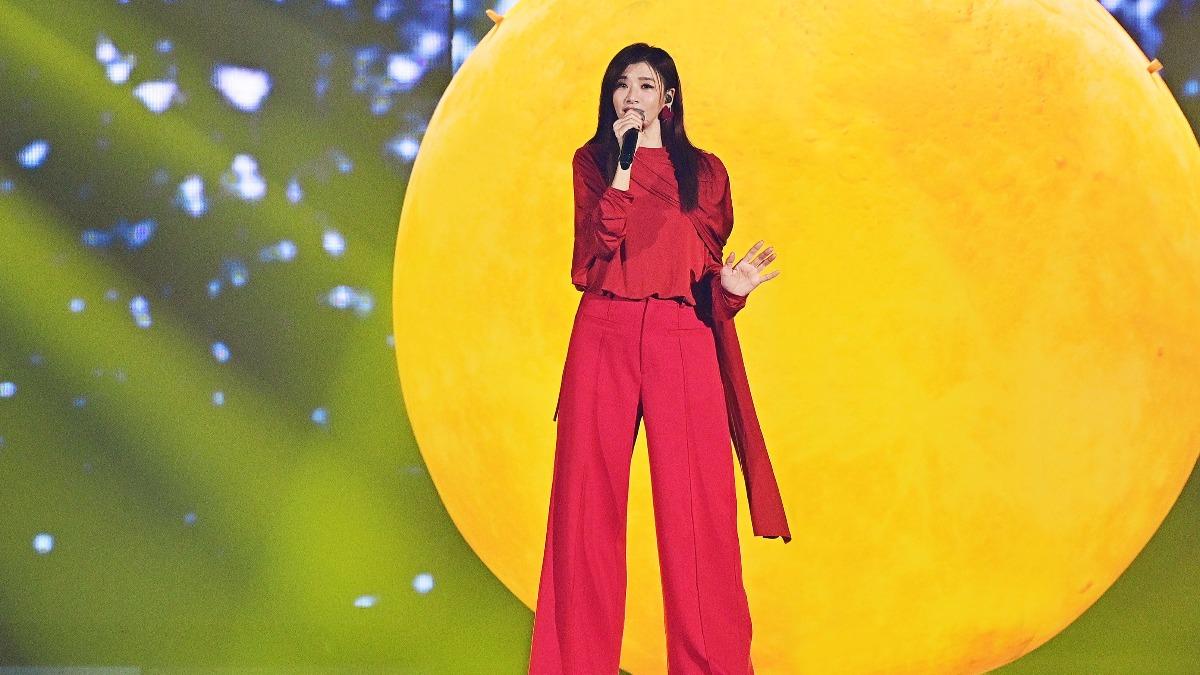 睽違5年!玉女歌手驚喜「回歸舞台」 74歲比莉勁舞全場嗨翻